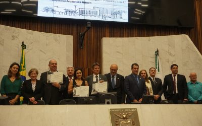 Amigos do HC recebem homenagem da Assembleia Legislativa do Paraná pelos 33 anos da Associação e 3 anos do Programa DEDICA