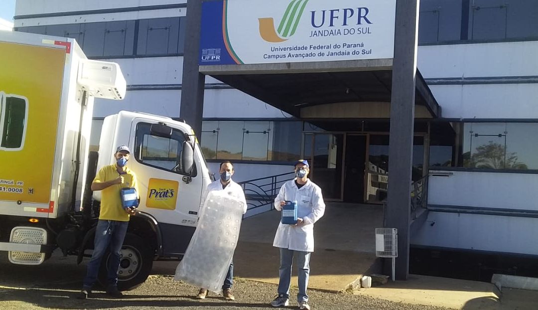 Sucos e garrafas para álcool em gel são doados pela Prat’s aos Amigos do HC