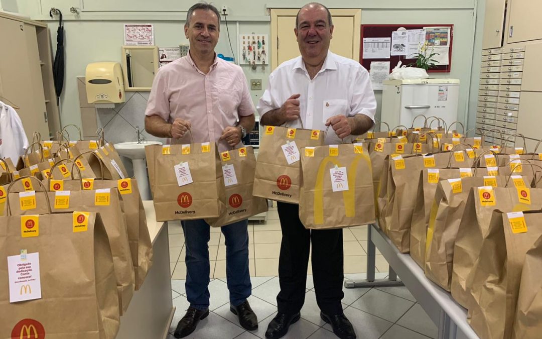 McDonald’s doa refeições para profissionais de saúde do Hospital de Clínicas