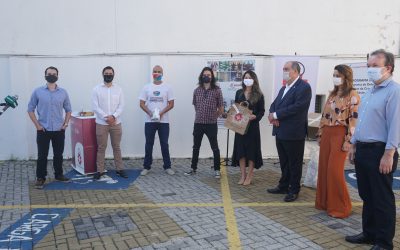 Máscaras e protetores faciais são doados pelo Dia do Trabalho Solidário aos Amigos do HC