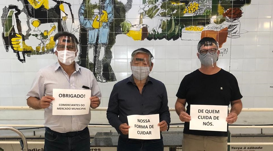 Mercado Municipal de Curitiba doa mil protetores faciais ao Hospital das Clínicas