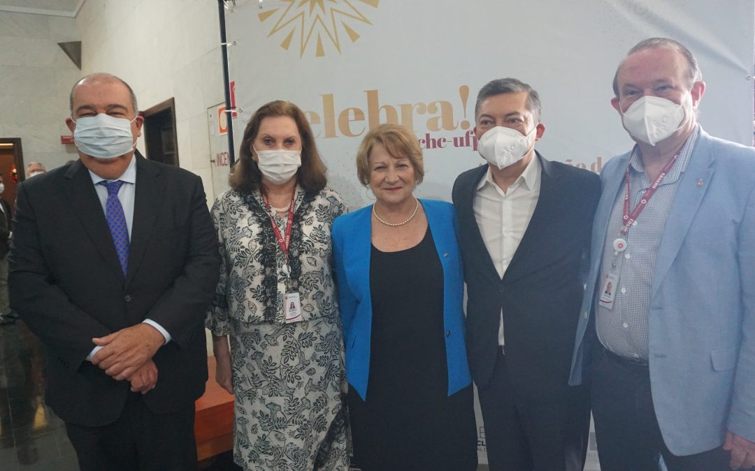 Presidente dos Amigos do HC recebe homenagem no Hospital de Clínicas