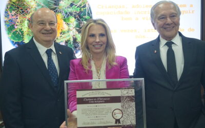 Ex-governadora, Cida Borghetti, recebe diploma de patronesse do Programa DEDICA