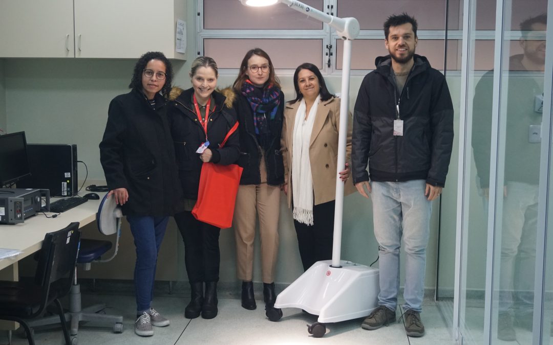 Amigos do HC e Mendel Medical entregam equipamento ao Ambulatório de Dermatologia do HC