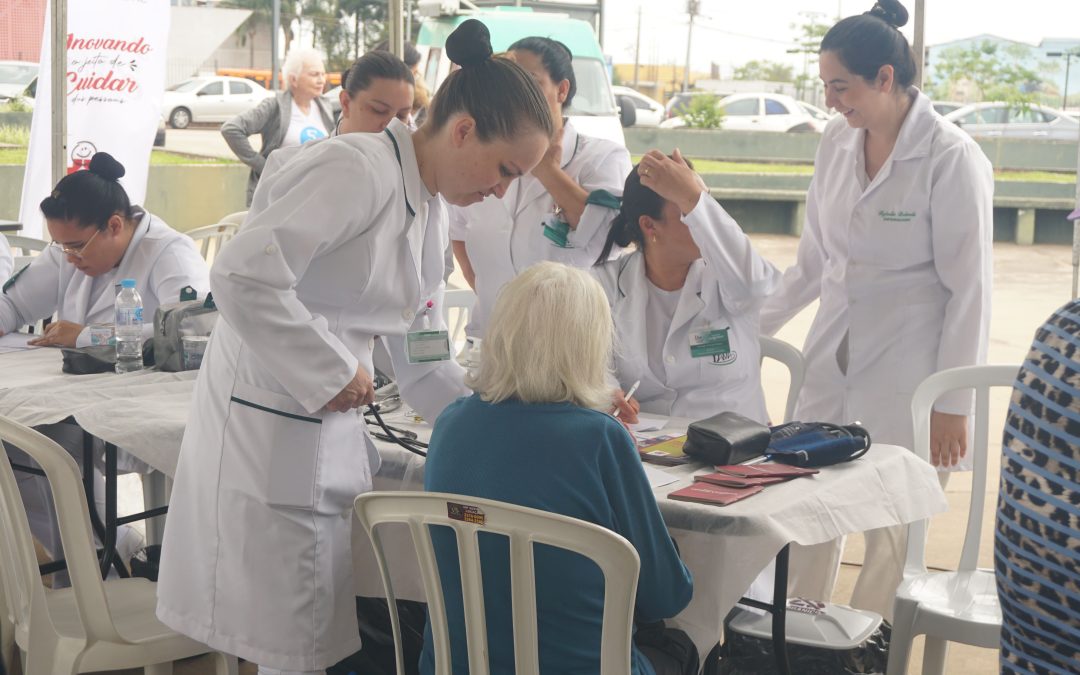 Circuito de Saúde leva atendimentos gratuitos ao Tatuquara e atrai moradores com serviços de saúde e oportunidades de emprego