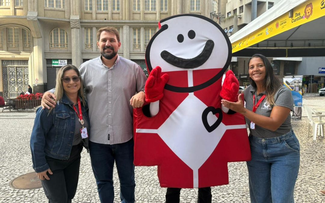 Evento ”Doa Curitiba”mobiliza população para destinação do Imposto de Renda na Rua XV