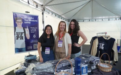 Amigos do HC participam da Feira Trajetória com seus Produtos Sociais UFPR